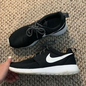 Nike Tennis Shoes